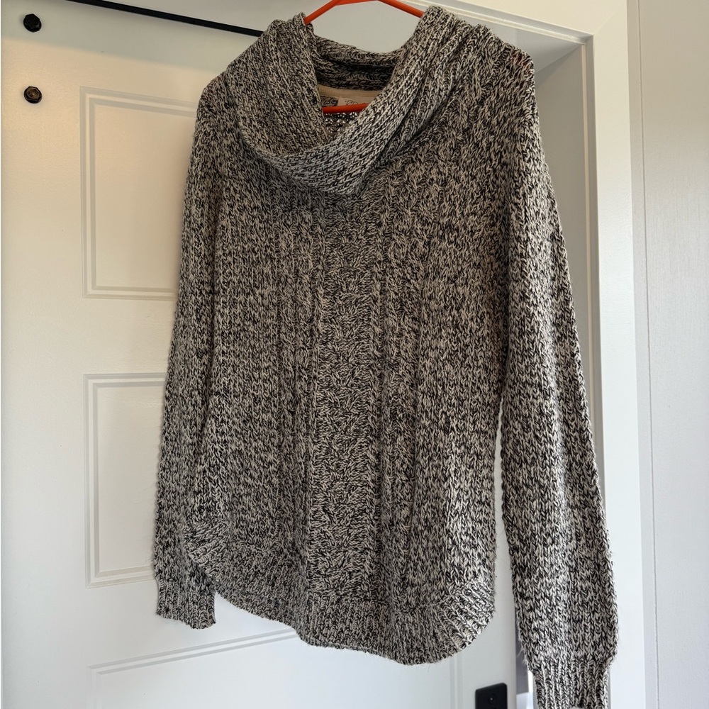 RD Style Black and White Cowl Neck Sweater